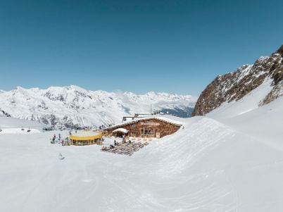 Schirmbar und Hütte