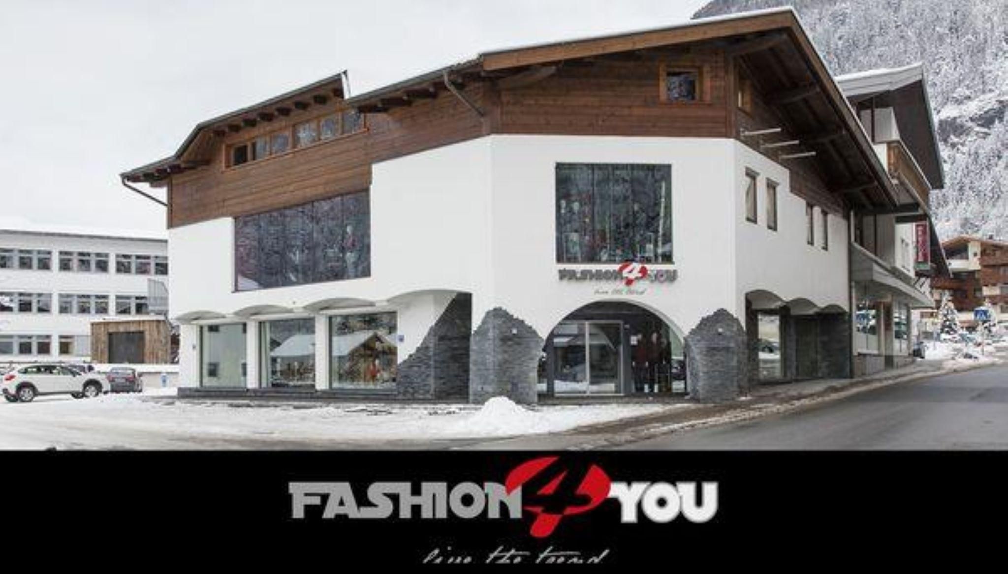 Aussenansicht bei Tag - © unbekannt, Fashion4You, C Copyright - alle Rechte vorbehalten