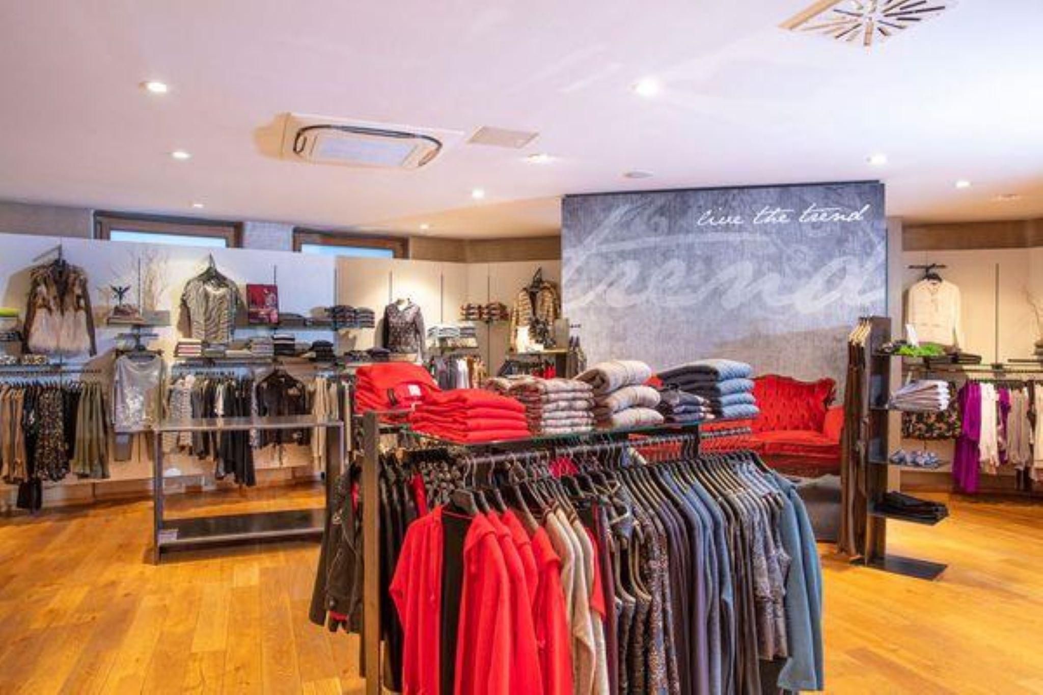 Innenansicht Erdgeschoss - © unbekannt, Fashion4You, C Copyright - alle Rechte vorbehalten