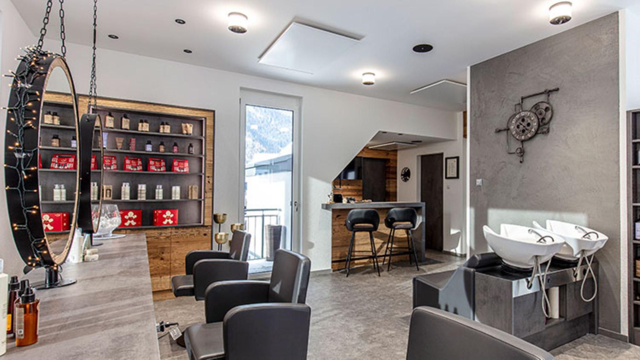 Salon - © unbekannt, Alpenkamm Meisterfriseur, C Copyright - alle Rechte vorbehalten