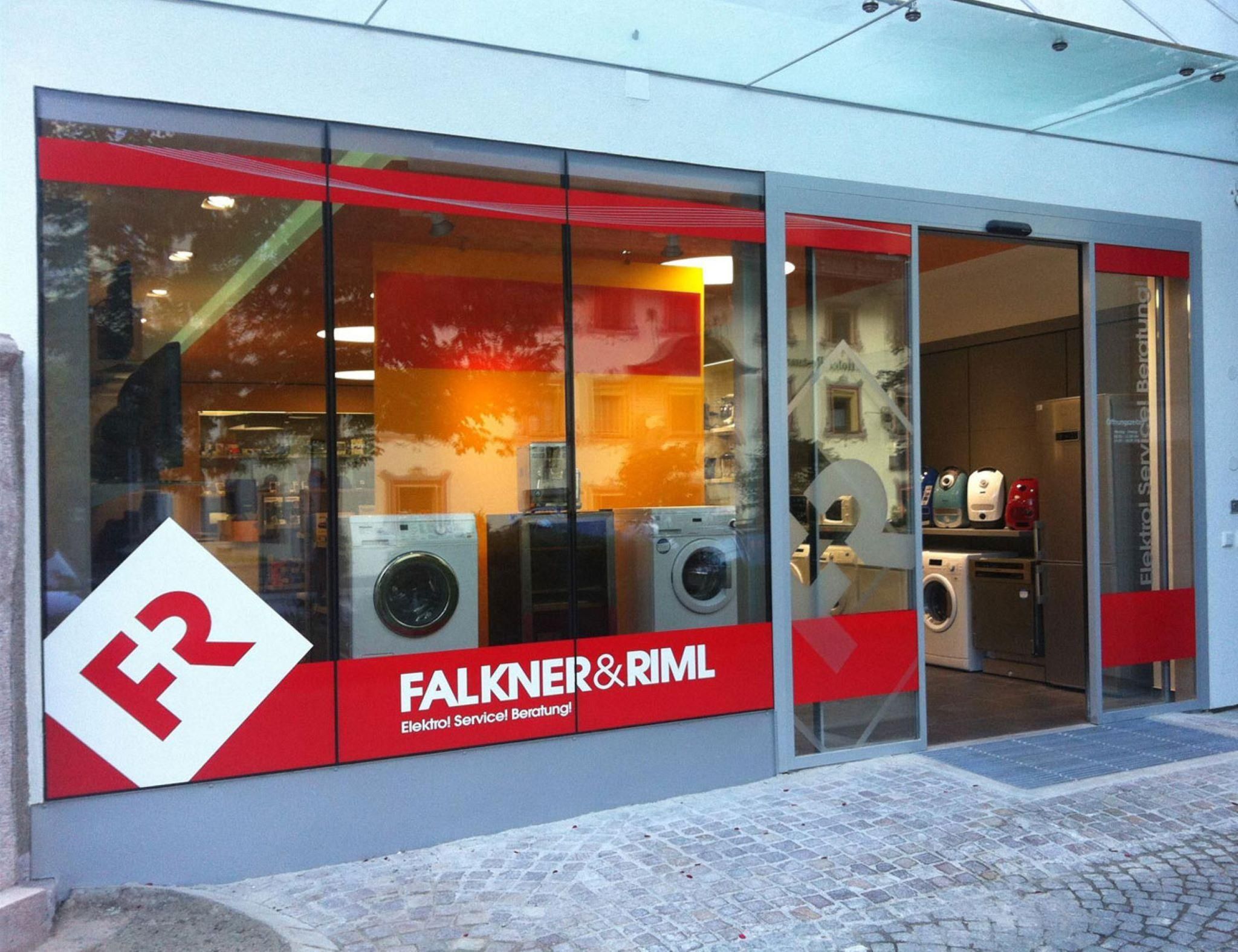 Geschäft Aussenbereich - © unbekannt, Elektro Falkner und Riml, C Copyright - alle Rechte vorbehalten