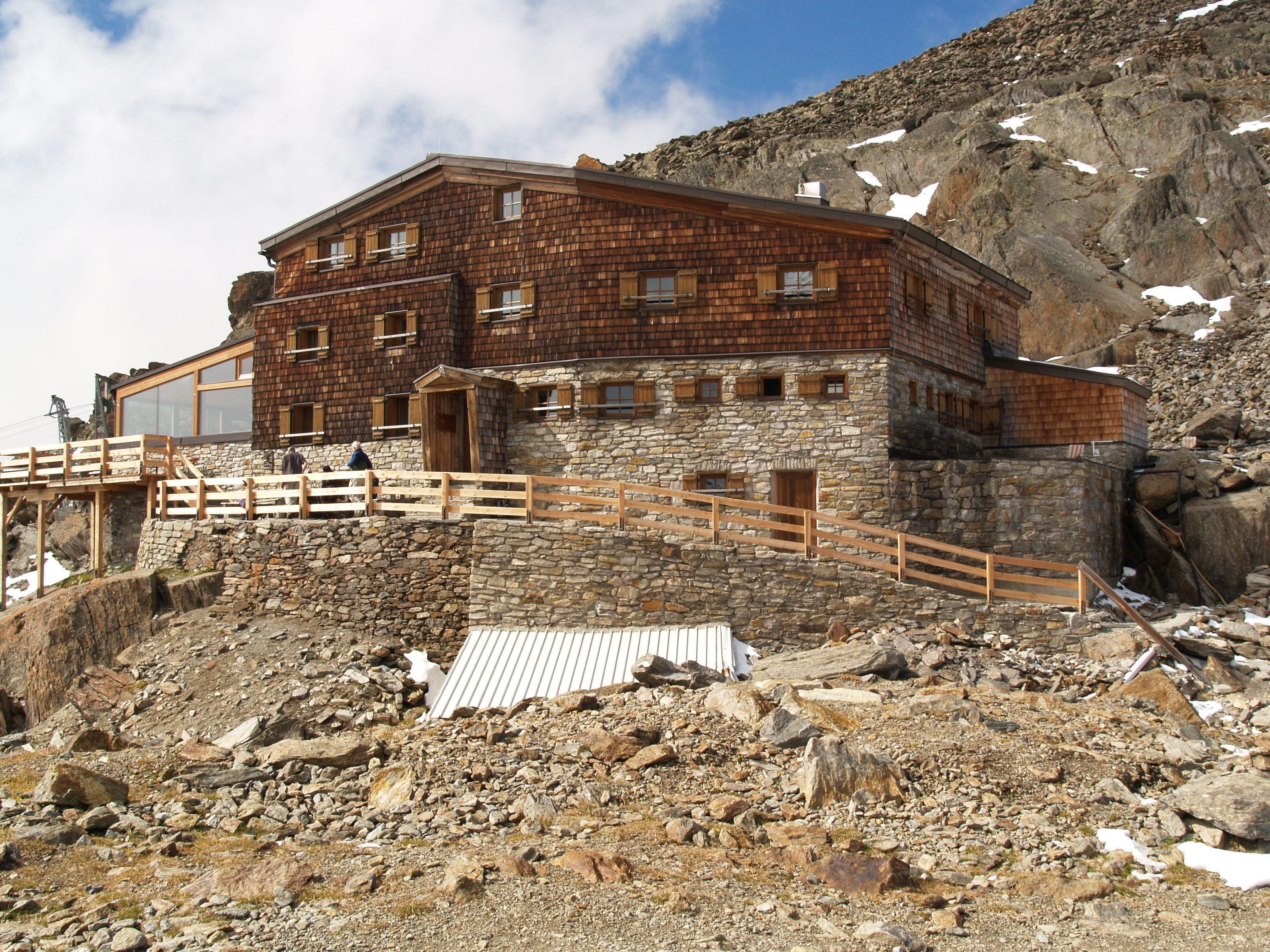 Similaunhütte im Sommer