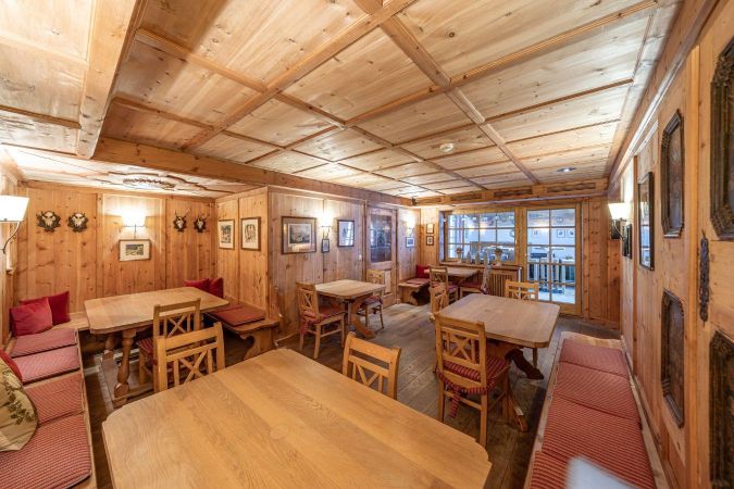 Südtiroler Stube, Enzian