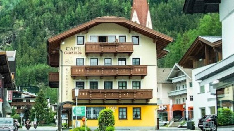 Außenansicht - © unbekannt, Cafe-Konditorei Christoph, C Copyright - alle Rechte vorbehalten