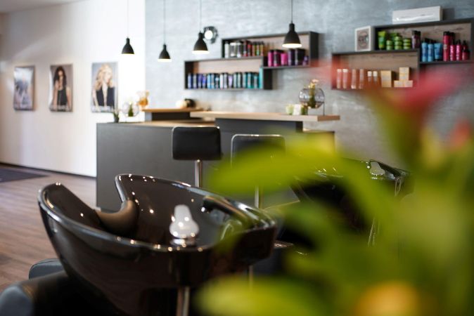 Salon - © unbekannt, CUT by Nadine Perchtold, C Copyright - alle Rechte vorbehalten