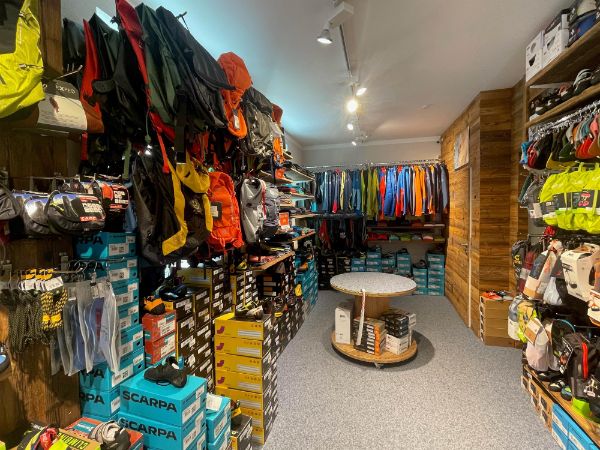 Geschäft Innen - © unbekannt, Alpintreff, C Copyright - alle Rechte vorbehalten