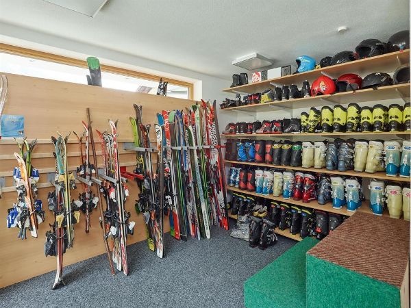 Große Auswahl - © unbekannt, Sportverleih Hotel Schöpf, C Copyright - alle Rechte vorbehalten