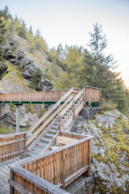 Strelesperre Rock Path Fischbach Brook