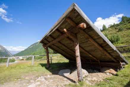 Stone Age Hunting Base Vent