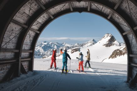 Skifahren Gletscher Freunde Tunnel