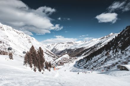 Winter Gurgl slopes skiing accommodations