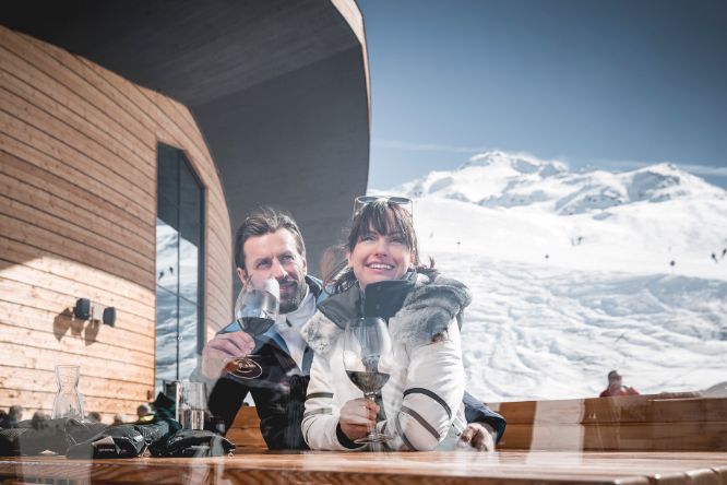 Ötztal, Hochgurgl, Top Mountain Crosspoint, Terrasse, Pärchen, Wein, Trinken, Winter